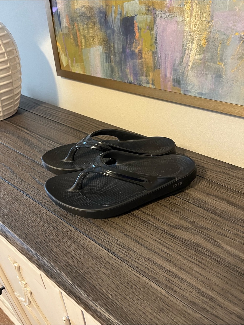 Oofos black recovery sandals W9